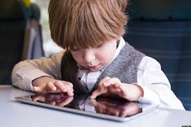 Bermain gadget tidak hanya melambatkan kemahiran anak untuk menulis. Kesan Penggunaan Gadget Kepada Anak Pengalaman Sebenar Checksini