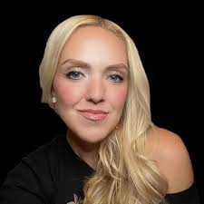 Amazon.com: Grezzie the Girly Girl: 9781946032270: Lynn, Cherry, Browning,  Lily: Books