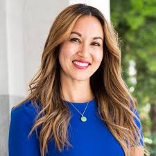 Serena Kirk's Instagram, Twitter & Facebook