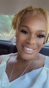 who does great professional makeup?