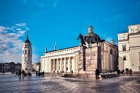 Lietuvos respublika ), is a country in the baltic region of europe. ç«‹é™¶å®› ç¶­çˆ¾ç´æ–¯ä¸€æ—¥éŠ 25å€‹ç¶­çˆ¾ç´æ–¯æ™¯é»ž æ¼«æ­¥æ­æ´²æœ€å¤§å·´æ´›å…‹å¼èˆŠåŸŽ Pengu Travel