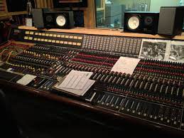 Here S A Beautiful Trident Tsm Console At Chuck Kavooras Slideaway Studio In Shadow Hills Ca The Picture Was Taken Duri Recording Studio Shadow Hills Studio
