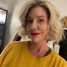 The way he perked up when he recognized the chorus 😭 Via:  stephanie.laurenn/TT