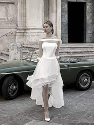 Scegliere di sposarsi indossando l'abito da sposa corto è una precisa scelta di scegliere di sposarsi indossando l'abito da sposa corto è una precisa scelta di stile in cui si fondono comodità, innovazione, fantasia e sobria eleganza. 40 Abiti Da Sposa Vintage Per Un Matrimonio Dal Tocco Retro Abiti Da Sposa Abiti Da Sposa Vintage Abito Da Sposa Elegante