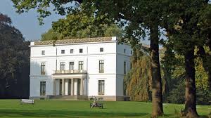 Wir fanden es trotz der kameraüberwachung bedenklich, dass das parkdeck mitten im wohngebiet liegt. Jenischpark Museen Und Gewachshauser Ndr De Ratgeber Reise Hamburg