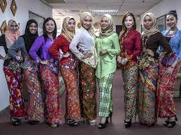 Kebaya labuh is a style of malay kebaya which is quite similar to baju kurung. Kebaya Tradisional Berasal Dari Malaysia Atau Indonesia Soscili