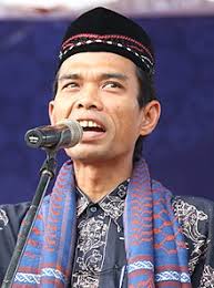 Beliau asli ustadz, sudah s2 di bidang agama, lulusan al azhar kairo dan s2 di maroko pula. Abdul Somad Wikipedia Bahasa Indonesia Ensiklopedia Bebas