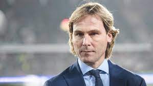Nejlepší fotbalista evropy v roce 2003, dvojnásobný medailista z mistrovství evropy (1996, 2004), vítěz poháru vítězů pohárů a superpoháru uefa, v česku čtyřikrát vítěz ankety fotbalista roku a sportovec roku 2003, mistr československa a dvojnásobný. Pavel Nedved