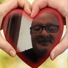 Ale Pastor es muy buena Poeta! Tiene varios libros publicados y está casada  con un poeta de apellido Zapata.