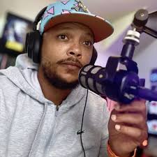 REPORT: LeBron James just unfollowed Deandre Ayton