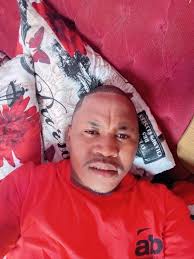 Guys i have this problem how can i make my cutter cut straight if u take a  look