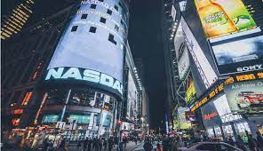 The s&p has 500 stocks which makes it a more reliable reflection of the stock market. Techs Lift Nasdaq As S P 500 Dow Jones Drift Seeking Alpha