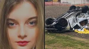 L'auto si capovolge e Marina viene catapultata fuori: 21enne morta sul  colpo nell'incidente