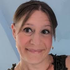 Emma Wray's Instagram, Twitter & Facebook