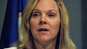 Anderson quits gov's race, says Coleman is a factor