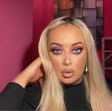 Marie Sheehy's Instagram, Twitter & Facebook