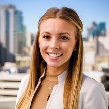 Julie Jackson's Instagram, Twitter & Facebook