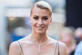 Ihr babybauch, der nicht mehr zu übersehen ist, wird von ihrem outfit perfekt. Lena Gercke Auf Instagram Susse Liebesbotschaf An Einen Besonderen Menschen Gala De