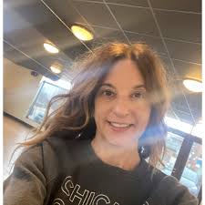 Elyse Weiss's Instagram, Twitter & Facebook