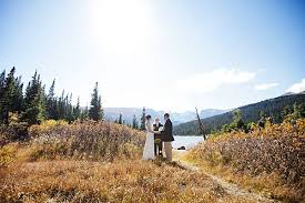 Weddings Under 5 000 14 Real Weddings To Inspire You Not To Be Average Weddings Under 5000 Colorado Wedding Venues Cheap Wedding Venues