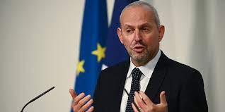 The date of his departure has not yet been set, pending the appointment of his successor, was still content to explain to afp this same source, confirming information from paris match. Jrkouuwnszej2m