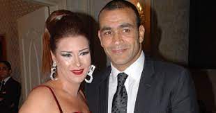رد مطرب المهرجانات المصري عمر كمال على الهجوم الذي تعرض له بعد نشر صورته مع جمال وعلاء نجلي الرئيس الراحل محمد حسني مبارك، في حفل زفاف ابنة عصام الحضري. Ø§Ù„Ø­Ø¶Ø±Ù‰ Ù„Ø²ÙˆØ¬ØªÙ‡ ÙÙ‰ Ø¹ÙŠØ¯ Ù…ÙŠÙ„Ø§Ø¯Ù‡Ø§ Ø¥Ø­Ù†Ø§ ÙƒÙ„Ù†Ø§ Ø¹Ø§ÙŠØ´ÙŠÙ† Ø¨ÙŠÙƒÙ‰ Ø§Ù„ÙŠÙˆÙ… Ø§Ù„Ø³Ø§Ø¨Ø¹