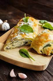 Feuillete Roule Epinards Et Roquefort Tout Type De Fromage Bleu Peut Etre Utiliser Recette Recettes De Cuisine Cuisine Epinard