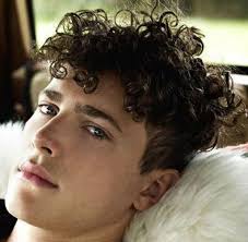 Hairstylesformen Curly Hair Men Men S Curly Hairstyles Curly Hair Styles