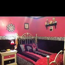 Black And Pink Room Paint Pink Black Girls Room Placed Black Boa Feathers For Edging Along The Ceiling Used The Left Over Wall Paint Girls Room Paint Teenage Room Decor Girly Bedroom