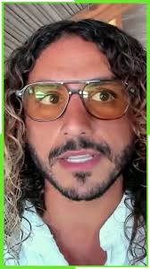 Who else has been told to wear blue light glasses to protect their eyes  from screens — especially at night?