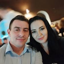 Poseł Łącki wstawił tekst ze zdjęciem śpiącego Ukraińca z kotem w okopach.  🤡 Oni naprawdę mają ludzi za idiotów.