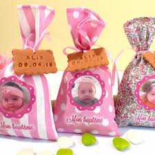 Vous pouvez prendre un modèle, deux ou les trois. Ballotin Pour Dragees En Tissu Personnalise Theme Bapteme Fille Un Grand Marche