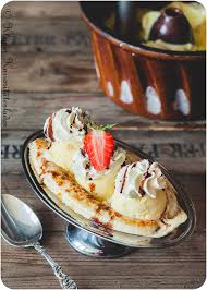 Eine springform am boden mit backpapier belegen. Banana Split Mit Karamellisierter Banane