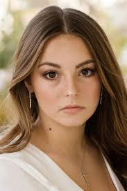 Belle Warren's Instagram, Twitter & Facebook