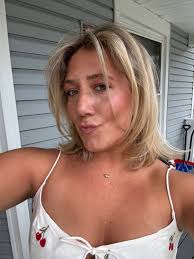 Hi !! My name is Elle Wentworth and I'm a Junior in college at Miami  University, originally from Michigan. I am working