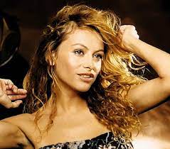 La gente todavía sigue hablando de la participación de la cantante en la transmisión en vivo. Biografia De Paulina Rubio