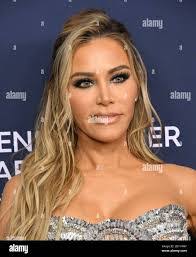 Tara Moats's Instagram, Twitter & Facebook