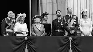 A 36 ans, la #fiancée du #princeharry a su séduire autant les britaniques que les européennes, grâce. Meghan And Diana Could Have Saved The Royal Family The Atlantic