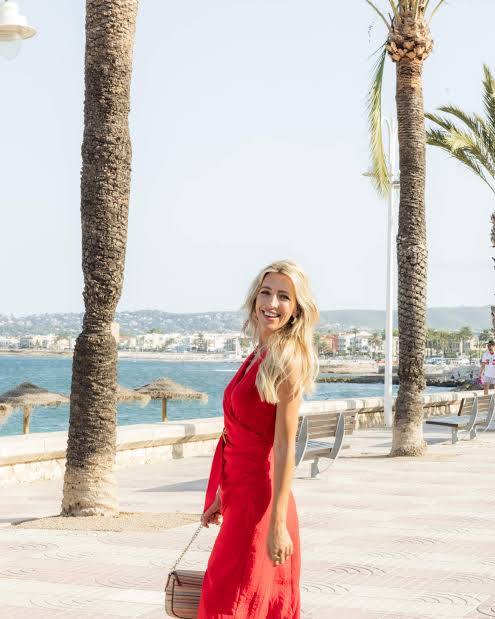 Denise van der Laan na B&B-drama weer gelukkig in Spanje: 'Ollie is mijn  grote, nieuwe liefde' | De Telegraaf