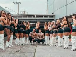 Andressa Urach e ex-namorado gravam vídeo com 12 criadoras de conteúdo  adulto