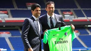 Psg'nin, i̇talyan kaleci için neymar transferinde yapıldığı gibi eyfel kulesi'ni psg renkleri ve buffon'a hoşgeldin mesajıyla ışıklandıracağı belirtildi. Gabung Ke Psg Buffon Merasa Masih Kiper Hebat