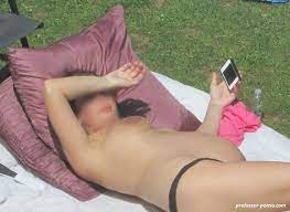 Klar dürfen die das, ist ja ihr garten. Schwangere Nachbarin Nackt Im Garten Porno Bilder Und Fotos Von Amateuren
