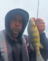 Well this came as quite a surprise.. Here I was throwing a jerk bait. When  something hit like a ton of bricks… This is what turned up.. A catfish… A  PB cat