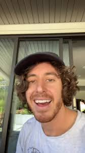 send this to a bird or if YOU. #bird #birds #duet #frog #animalquesti...