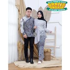 Dengan desain modern serta model terbaru membuat busana pesta ini banyak yang menyukainya. Harga Baju Couple Kondangan Terbaik Batik Pakaian Wanita Juli 2021 Shopee Indonesia