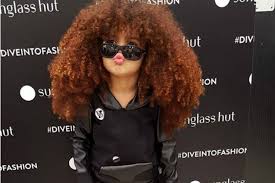 Ma alla fine, gli stili di tendenza per un bambino di 10 anni appariranno eleganti. Farouk James Il Bimbo Dai Meravigliosi Capelli Ricci Fa Impazzire Il Web