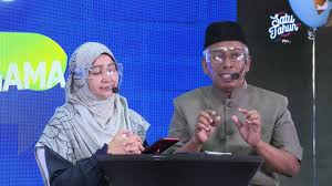 She graduated from the iium with a ba (hons) in islamic revealed knowledge degree, minoring in communications, and later from ukm with a master in psychology. Soal Jawab Netizen Edisi Agama Ustaz Muhidin Mokter Dan Ustazah Isfadiah Mohd Dasuki Youtube
