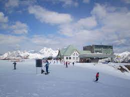 La scuola di sci ski academy zoncolan è formato da maestri di sci alpino, di snowboard, di fondo, allenatori di sci club, maestri special. Monte Zoncolan Wikipedia