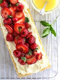 La Tarte Aux Fraises C Est Le Dessert Du Printemps Que Tout Le Monde Aime Au Depart C Est Un Dessert Tout Si Tartes Aux Fraises Patisserie Tarte Aux Fraises