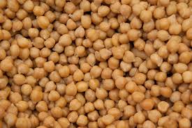 Tagliamo le cipolle sottilmente e soffriggiamole con olio, poca. Ricette Semplici E Deliziose Per I Ceci In Scatola